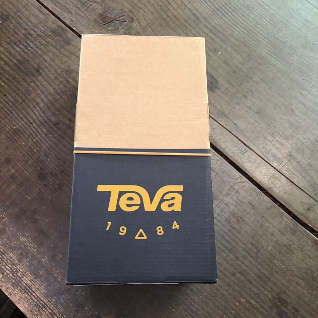 新品＊Teva テラフロート ユニバーサルライト 23㎝