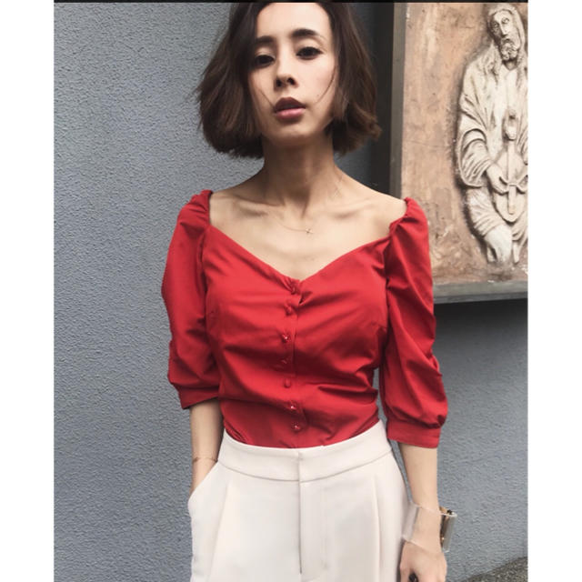 Ameri VINTAGE(アメリヴィンテージ)のアメリヴィンテージ DIANTHUS DECOLLETE BLOUSE レディースのトップス(シャツ/ブラウス(半袖/袖なし))の商品写真