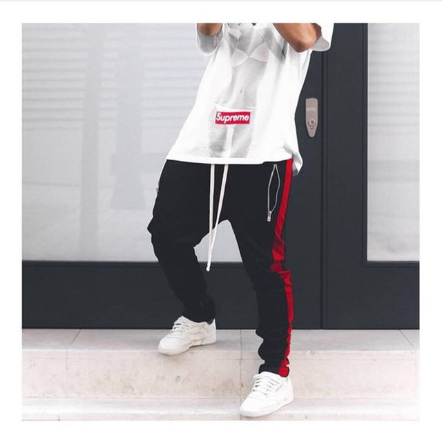 FEAR OF GOD(フィアオブゴッド)の新品(送料込)XSサイズMNML TRACK PANTS 黒赤ブラック レッド メンズのパンツ(その他)の商品写真