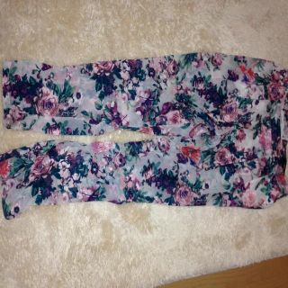 ドロシーズ(DRWCYS)の花柄シフォンパンツ(カジュアルパンツ)