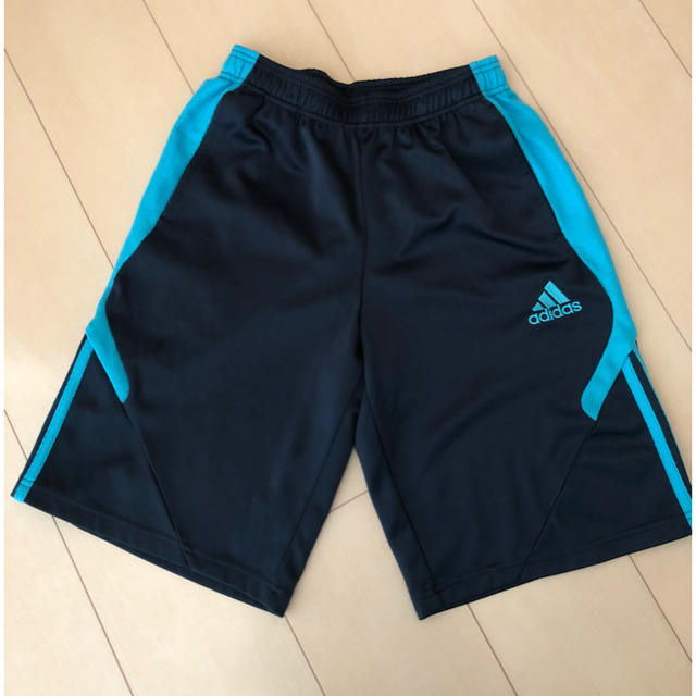 adidas(アディダス)のアディダス ハーフパンツ 160 キッズ/ベビー/マタニティのキッズ服男の子用(90cm~)(パンツ/スパッツ)の商品写真