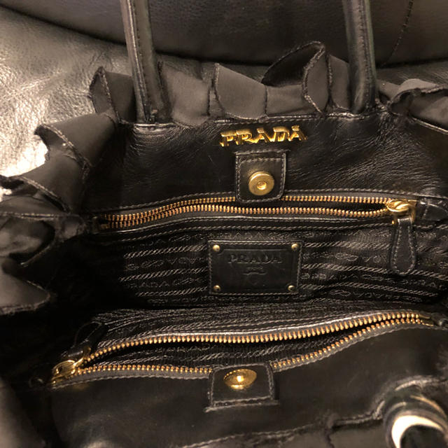 PRADA(プラダ)のプラダ  フリル バッグ ブラック レディースのバッグ(ハンドバッグ)の商品写真