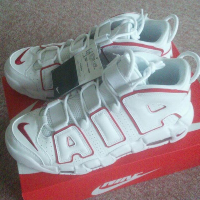 NIKE(ナイキ)の送料無料 27㎝ NIKE AIR MORE UPTEMPO '96 WHITE メンズの靴/シューズ(スニーカー)の商品写真