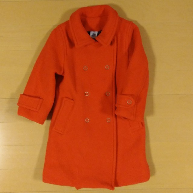 PETIT BATEAU(プチバトー)のプチバトー 真っ赤なコート 85 アウター 美品 キッズ/ベビー/マタニティのベビー服(~85cm)(ジャケット/コート)の商品写真