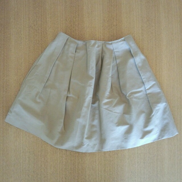 URBAN RESEARCH(アーバンリサーチ)のアーバンリサーチ☆ボリュームスカート36 レディースのスカート(ミニスカート)の商品写真