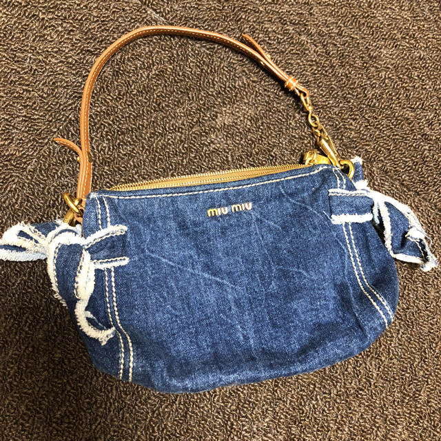 miumiu(ミュウミュウ)の　miumiu デニム ミニ バッグ レディースのバッグ(ショルダーバッグ)の商品写真