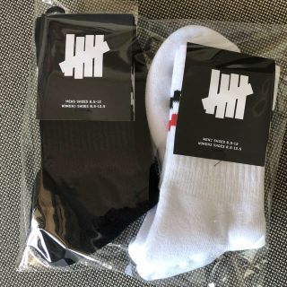 アンディフィーテッド(UNDEFEATED)のUNDEFEATED 靴下 SOX 2足セット 黒 白 supreme (ソックス)