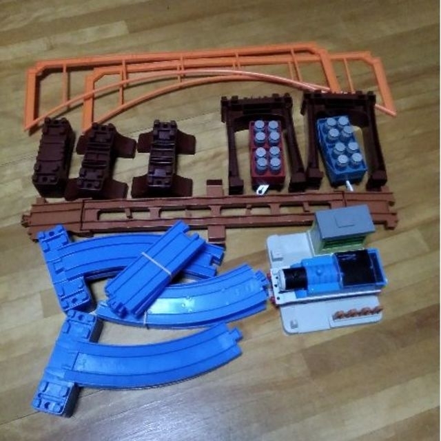 プラレール きかんしゃトーマス ぐらぐらつり橋セット+どきどき