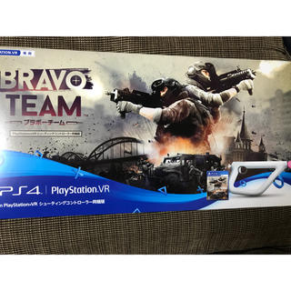 プレイステーションヴィーアール(PlayStation VR)の新品未開封 PS4 Bravo Team シューティングコントローラー同梱版(家庭用ゲームソフト)