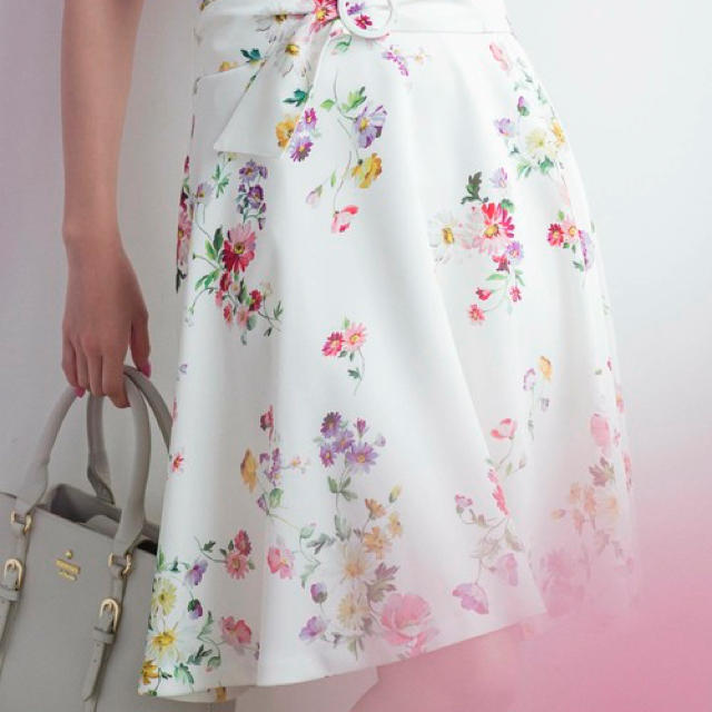 MISCH MASCH(ミッシュマッシュ)のミッシュマッシュ 花柄フレアスカート  レディースのスカート(ひざ丈スカート)の商品写真