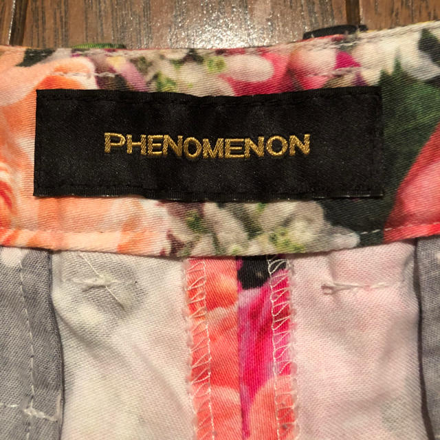 PHENOMENON(フェノメノン)のkozm様専用　美品‼︎ 再値下げ‼︎PHENOMENON花柄ショートパンツ レディースのパンツ(ショートパンツ)の商品写真