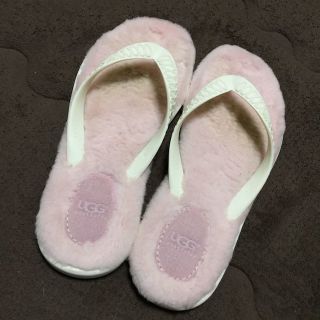 アグ(UGG)の【UGG フラッフィーサンダル】23.5cm〜24cm(サンダル)