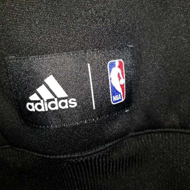 adidas(アディダス)の新品　adidas NBA chicago bulls　スウェット　パーカー メンズのトップス(スウェット)の商品写真