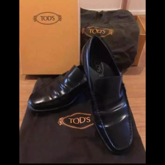 TOD'S(トッズ)の【新品同様！超美品】TOD’S レザードライビングシューズ 黒 メンズの靴/シューズ(スリッポン/モカシン)の商品写真