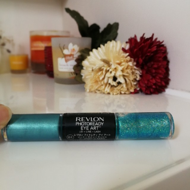 REVLON(レブロン)のREVLON　グリッターアイシャドウ　青 コスメ/美容のベースメイク/化粧品(アイシャドウ)の商品写真