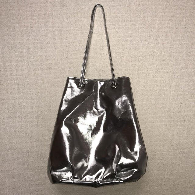 casiTA(カシータ)のメタリックバッグ レディースのバッグ(ハンドバッグ)の商品写真
