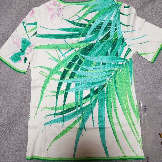 LEONARD - 未使用 レオナール 半袖Tシャツの通販 by ランマル's shop｜レオナールならラクマ