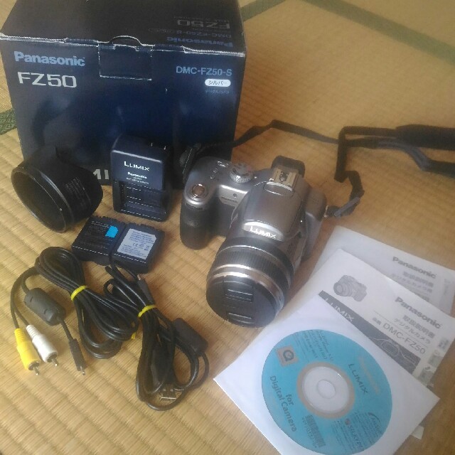Panasonic(パナソニック)のパナソニック DMC-FZ50 シルバー スマホ/家電/カメラのカメラ(その他)の商品写真