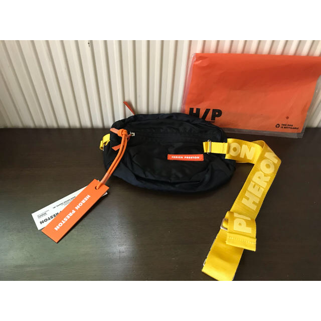 OFF-WHITE(オフホワイト)の【新品 未使用】 heron preston HP FANNY PACK メンズのバッグ(ウエストポーチ)の商品写真