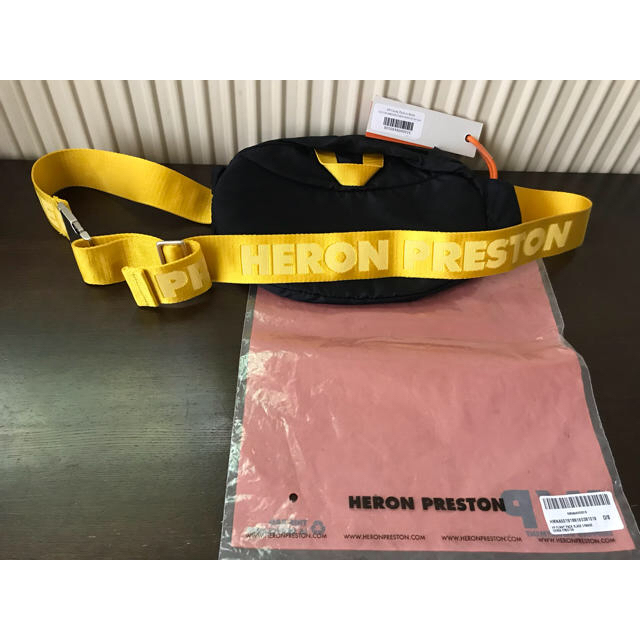 OFF-WHITE(オフホワイト)の【新品 未使用】 heron preston HP FANNY PACK メンズのバッグ(ウエストポーチ)の商品写真