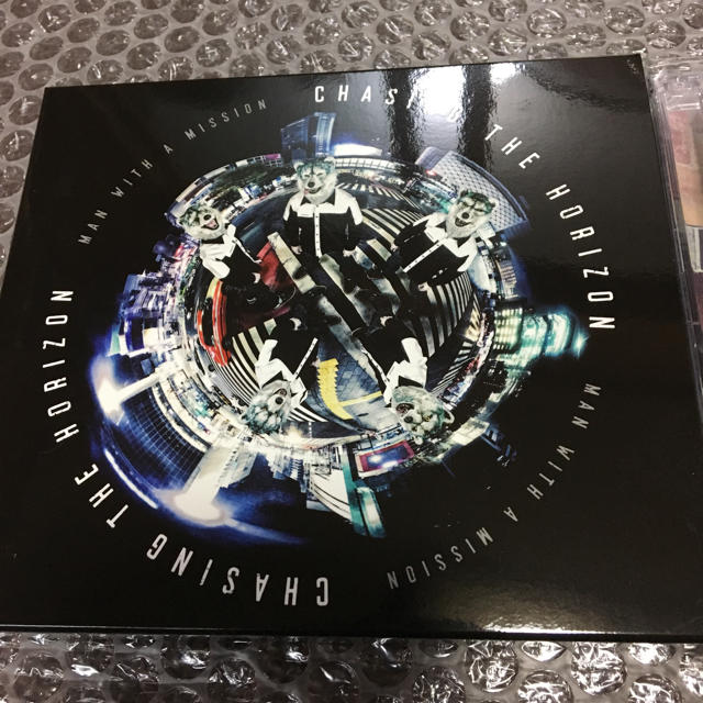 MAN WITH A MISSION(マンウィズアミッション)のマンウィズ 最新アルバム CHASING THE HORIZON エンタメ/ホビーのCD(ポップス/ロック(邦楽))の商品写真