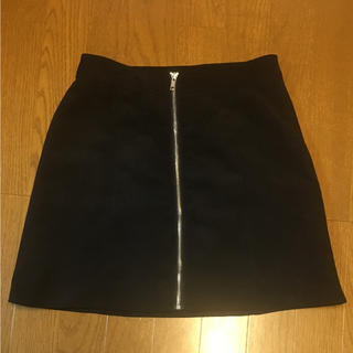 エイチアンドエム(H&M)のフロントジップスエード台形スカート(ミニスカート)