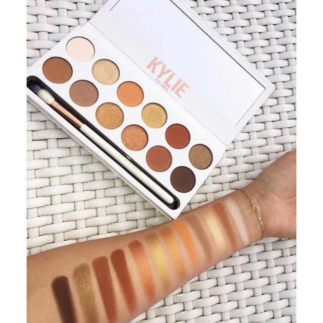 Kylie Cosmetics(カイリーコスメティックス)のTHE BRONZE EXTENDED PALETTE コスメ/美容のベースメイク/化粧品(アイシャドウ)の商品写真