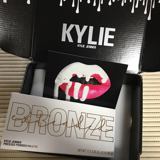 Kylie Cosmetics(カイリーコスメティックス)のTHE BRONZE EXTENDED PALETTE コスメ/美容のベースメイク/化粧品(アイシャドウ)の商品写真