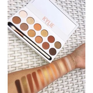 カイリーコスメティックス(Kylie Cosmetics)のTHE BRONZE EXTENDED PALETTE(アイシャドウ)