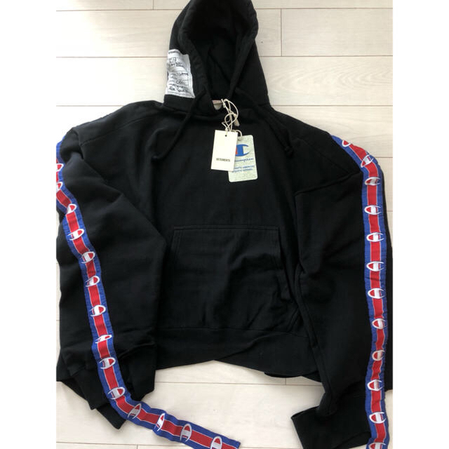 確実正規品 vetements × champion  コラボフーディー