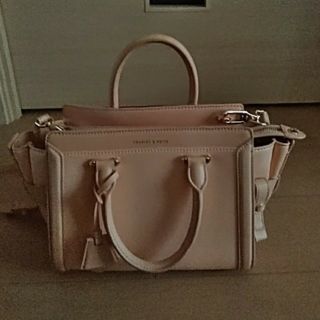 チャールズアンドキース(Charles and Keith)の値下げ❕CHARLES&kElTHのピンクのカバン(ショルダーバッグ)