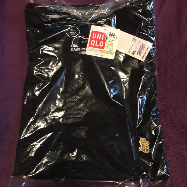 UNIQLO(ユニクロ)の込 新品 4XL KAWS PEANUTS Tシャツ メンズのトップス(Tシャツ/カットソー(半袖/袖なし))の商品写真