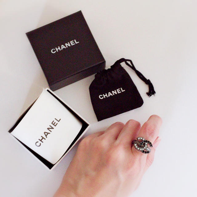 CHANEL(シャネル)のシャネル ココマークリング 指輪 ブラックパール ストーン レディースのアクセサリー(リング(指輪))の商品写真