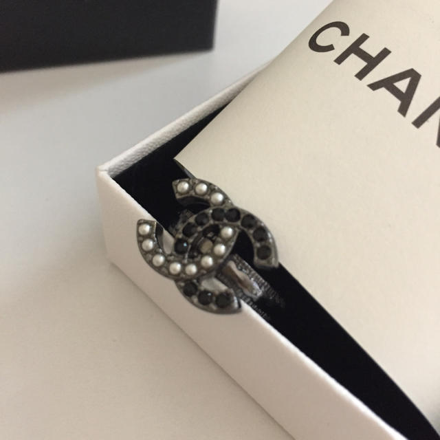 CHANEL(シャネル)のシャネル ココマークリング 指輪 ブラックパール ストーン レディースのアクセサリー(リング(指輪))の商品写真