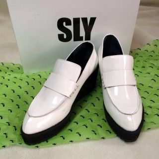 スライ(SLY)のSLY ウエッジ ローファー ホワイトS(ローファー/革靴)