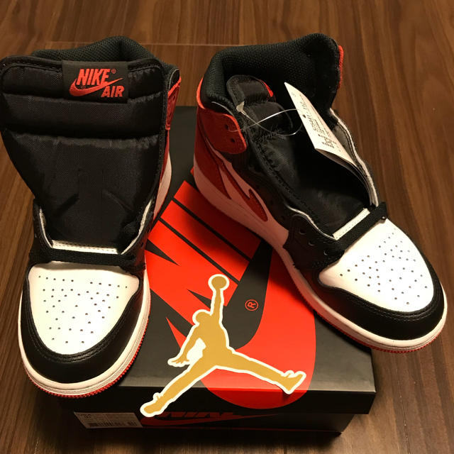 NIKE(ナイキ)の22.5cm NIKE AIR Jordan 1 BG track red 新品 レディースの靴/シューズ(スニーカー)の商品写真