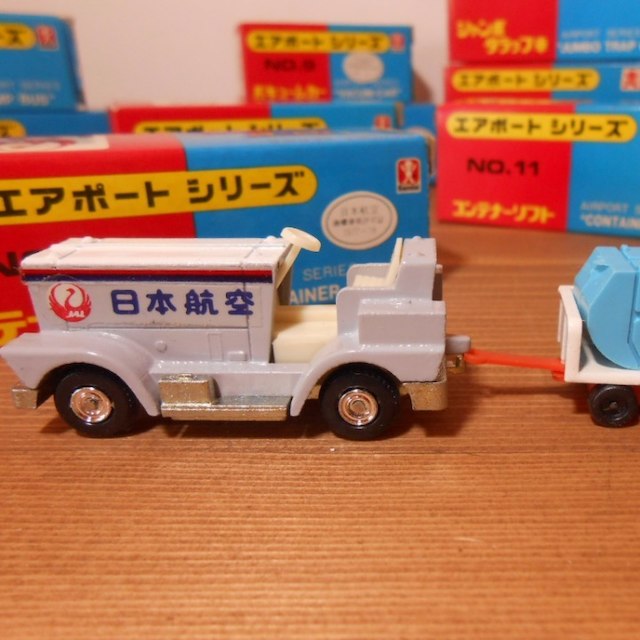 稀少! ☆バンダイ エアポートシリーズNo.7,8コンテナー牽引車