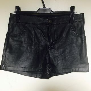 トップショップ(TOPSHOP)のTOPSHOP レザーショートパンツ タグ付き！(ショートパンツ)