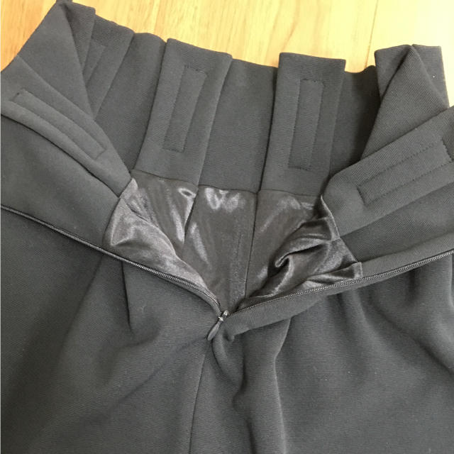 MERCURYDUO(マーキュリーデュオ)のマーキュリーデュオ タック入りミニスカ 黒 レディースのスカート(ミニスカート)の商品写真