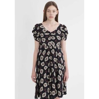 ジルスチュアート(JILLSTUART)のジルスチュアートハナプリントワンピース新品(ひざ丈ワンピース)