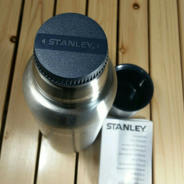 Stanley(スタンレー)の■新品　未使用■STANLEY スタンレー　真空ボトル　1L　シルバー　水筒 スポーツ/アウトドアのアウトドア(食器)の商品写真