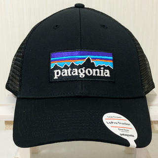 パタゴニア(patagonia)の☆新品☆[完売品]パタゴニア P-6ロゴ ロープロ・トラッカーハット ブラック(キャップ)