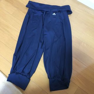 アディダス(adidas)のadidas パンツ(クロップドパンツ)