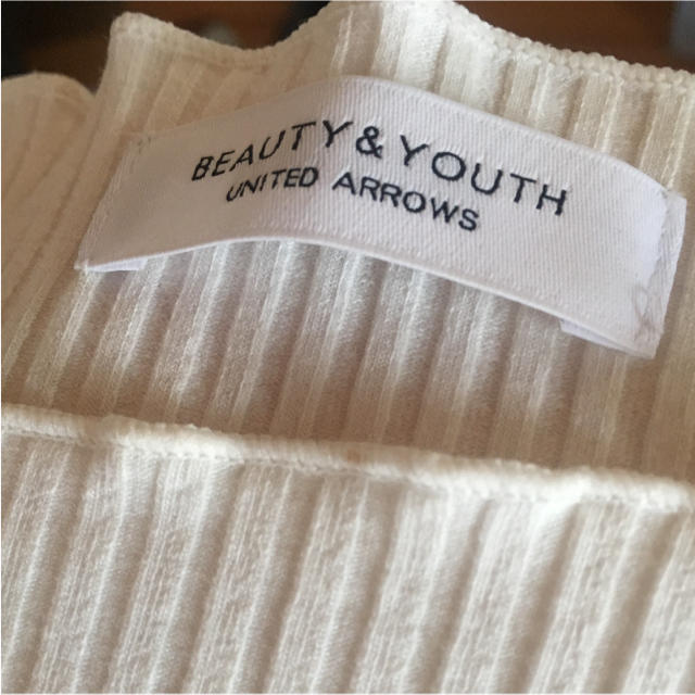 BEAUTY&YOUTH UNITED ARROWS(ビューティアンドユースユナイテッドアローズ)の日本製ユナイテッドアローズ♡リブドレープライン白トップス美品 レディースのトップス(カットソー(長袖/七分))の商品写真