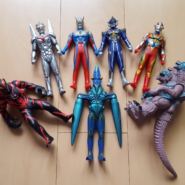 BANDAI(バンダイ)のウルトラマン　ソフビ　怪獣　（とも様専用） エンタメ/ホビーのフィギュア(特撮)の商品写真