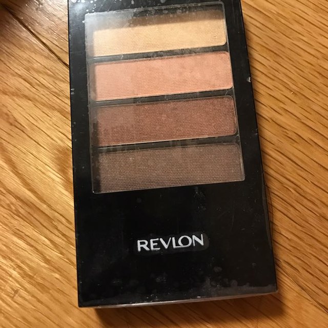 REVLON(レブロン)のレブロン アイシャドウ ブラウン 未使用 コスメ/美容のベースメイク/化粧品(アイシャドウ)の商品写真