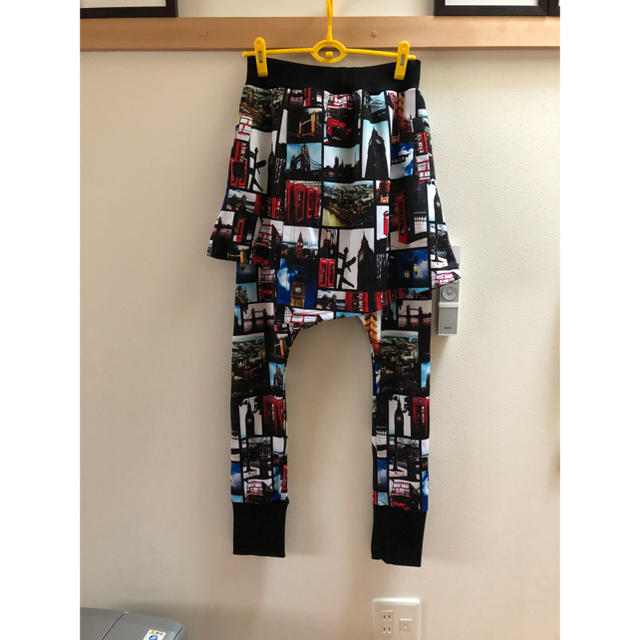 ankoROCK(アンコロック)のアンコロック 新品 ロンドン柄 スカート サルエルパンツ グラフィック柄 メンズのパンツ(サルエルパンツ)の商品写真