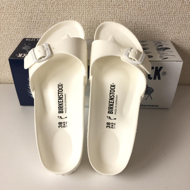 BIRKENSTOCK(ビルケンシュトック)の新品 BIRKENSTOCK マドリッド EVA 白 38 レディースの靴/シューズ(サンダル)の商品写真