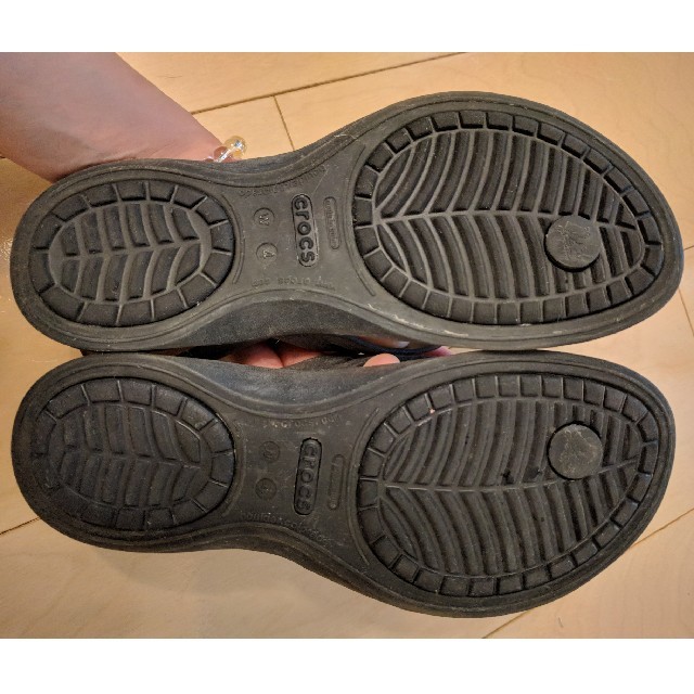 crocs(クロックス)のクロックス　トングタイプ　フラットサンダル キッズ/ベビー/マタニティのキッズ靴/シューズ(15cm~)(サンダル)の商品写真