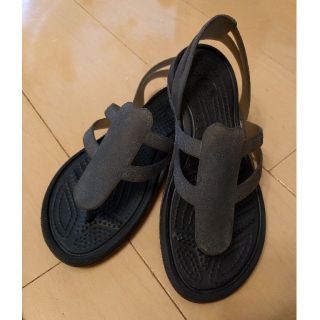 クロックス(crocs)のクロックス　トングタイプ　フラットサンダル(サンダル)